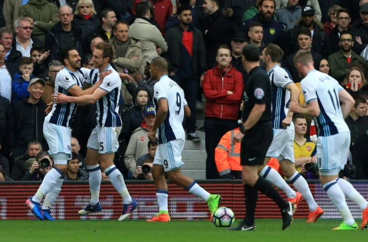 Le défenseur de West Bromwich Craig Dawson (2g) auteur d'un doublé face à Arsenal, le 18 mars 2017 à West Bromwich