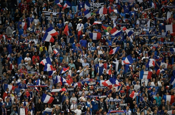 Supporters de l'équipe de France lors de la demi-finale face à la Belgique, à Saint-Pétersbourg, le 10 juillet 2018