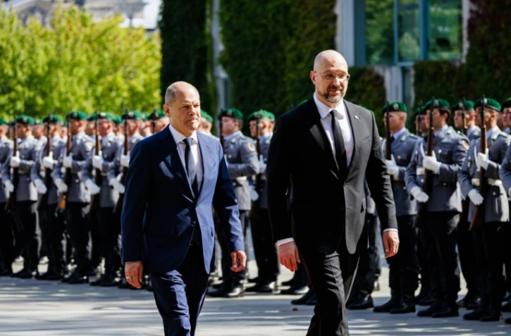 Le chancelier allemand Olaf Scholz (g) et son homologue ukrainien, Denys Chmygal, à Berlin, le 4 septembre 2022