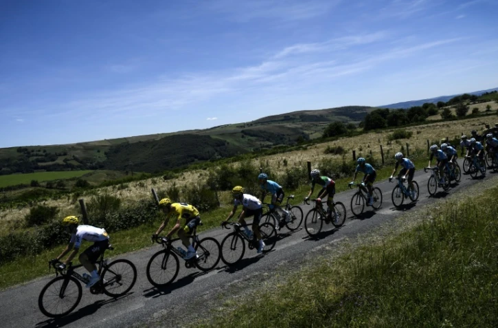 Les coureurs du Tour de France, lors de la 15e étape le 16 juillet 2017 entre Laissac-Severac l'Eglise et Le Puy-en-Velay