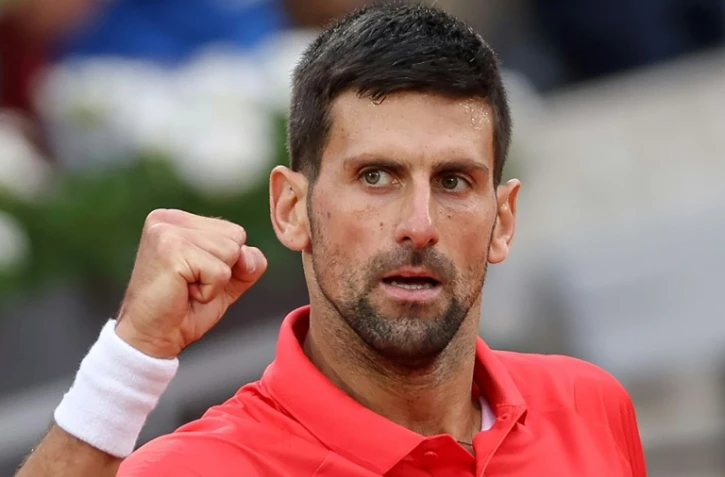 Le N.1 mondial serbe Novak Djokovic contre le Slovaque Alex Molcan au 2e tour de Roland-Garros, le 25 mai 2022 à Paris