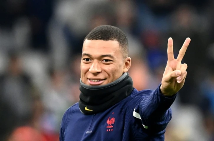 Kylian Mbappé à l'échauffement des Bleus avant le match amical contre la Côte d'Ivoire, le 22 mars 2022 au stade Vélodrome