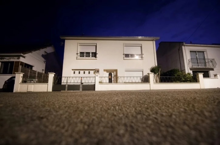 Le 24 février 2017, photo de la maison d'une famille de quatre personnes d'Orvault, au nord de Nantes, qui a disparu mystérieusement de son domicile où des traces de sang ont été découvertes