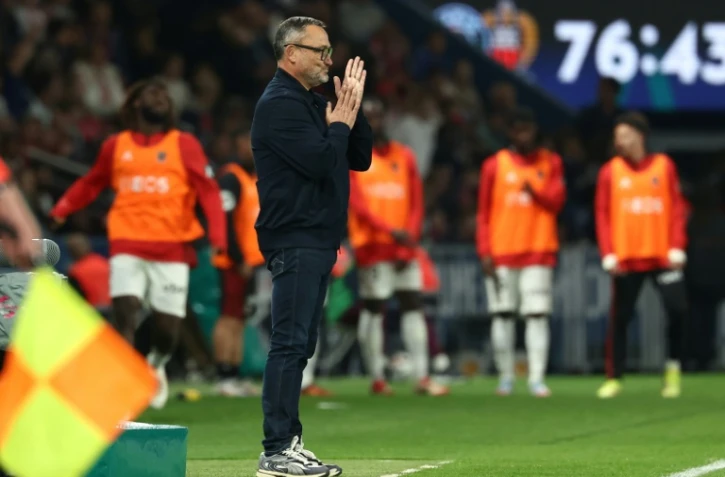 L'entraîneur de Nice Franck Haise lors du match de L1 entre le Paris Saint-Germain et l'OGC Nice au Parc des Princes le 25 avril 2025 à Paris  