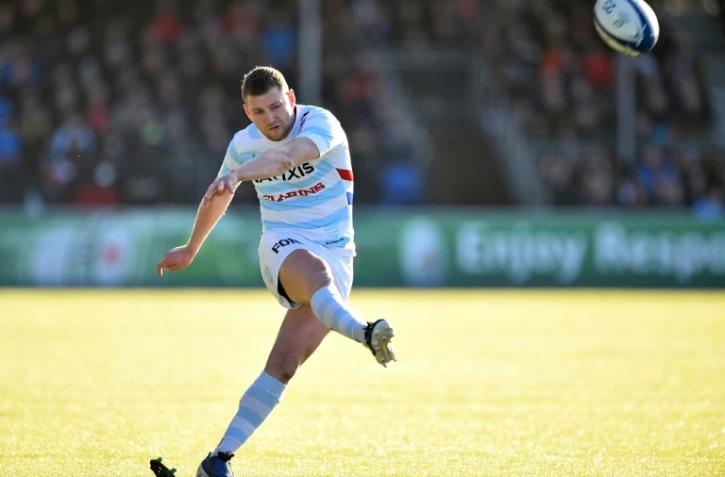 L'ouvreur écossais du Racing 92 Finn Russell tente une transformation contre les Saracens en Coupe d'Europe le 19 janvier 2020 à l'Allianz Park de Londres