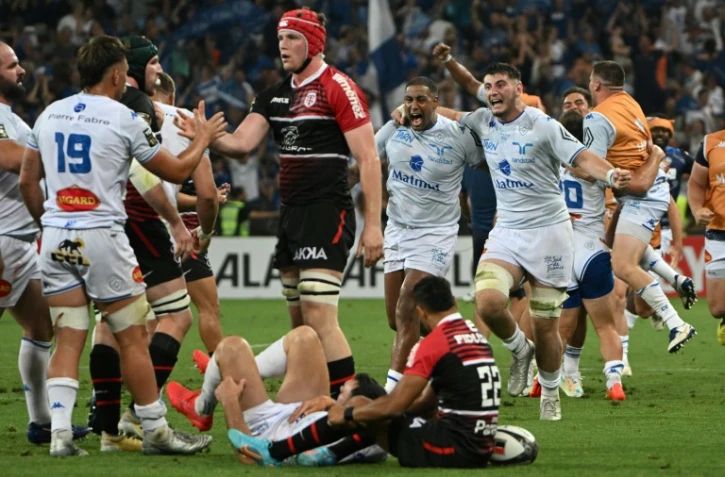 La joie des Castrais Florent Vanverberghe (d) et du capitaine Mathieu Babillot vainqueurs de Toulouse en demi-finale du Top 14, le 17 juin 2022 à Nice