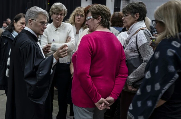 L'avocat des plaignants, Me Christophe Lèguevaques aux côtés de certains de ses clients, à Villeurbanne le 3 décembre 2018