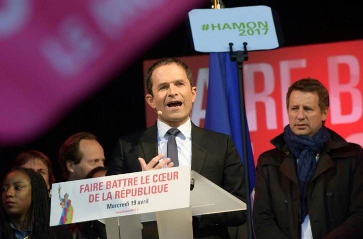 Le candidat socialiste Benoît Hamon (c), le 19 avril 2017 à Paris