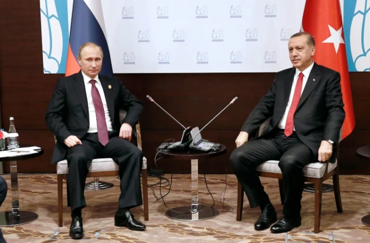 Le président russe Vladimir Poutine et son homologue turc Recep Tayyip Erdogan à Antalya, le 16 novembre 2015