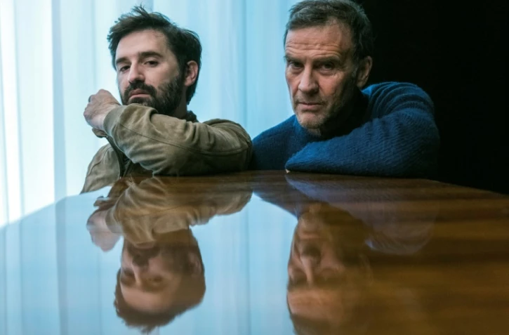 Nicolas Maury (g) et Robert Cantarella, metteurs en scène de "Ida ou le délire" de Hélène Bessette, posent à la Comédie de Clermont-Ferrand, le 24 janvier 2019