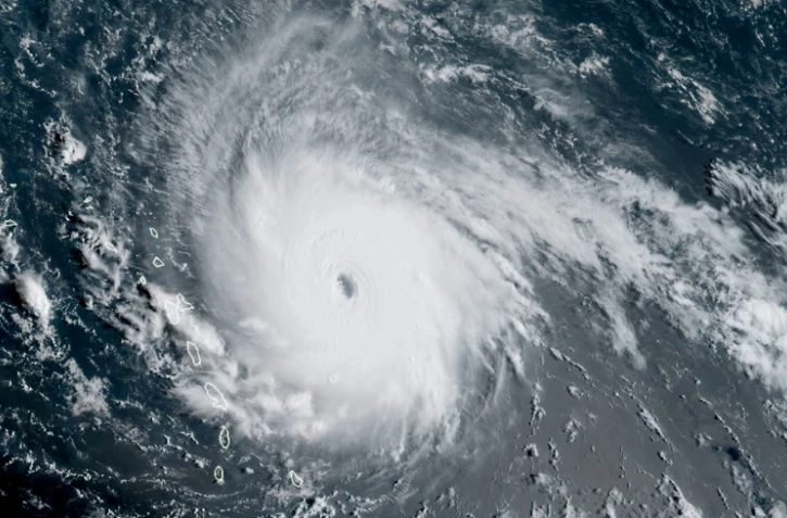 L'ouragan Irma vu de l'espace sur une image fournie par l'agence américaine d'observation océanique et atmosphérique le 5 septembre 2017