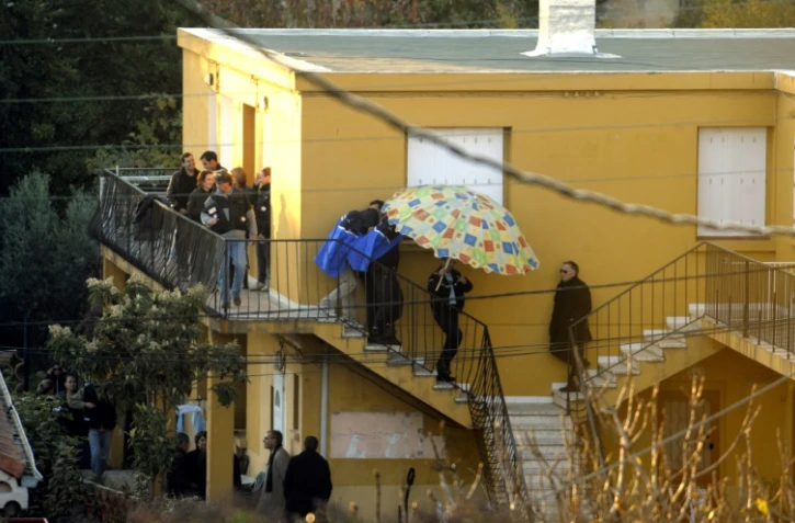 Patrick Salameh, ici escorté le 19 novembre 2008 à Marseille par des enquêteurs de la police lors d'investigations, a été condamné à deux reprises à perpétuité pour les meurtres de quatre femmes à Marseille