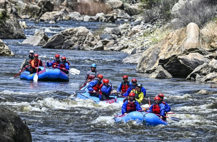 Des rafts sur la rivière Arkansas, près de Buena Vista, le 17 mai 2023 dans le Colorado