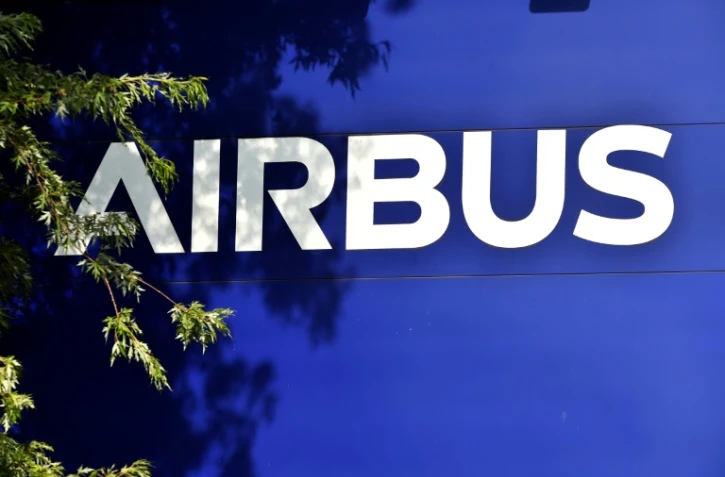 Airbus a frappé un grand coup contre Boeing en convainquant la compagnie australienne Qantas d'abandonner son éternel concurrent pour sa flotte moyen-courrier