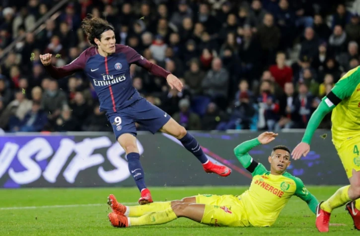 Edinson Cavani se joue de la défense nantaise sur l'ouverture du score pour Paris, le 18 novembre 2017 au Parc des Princes