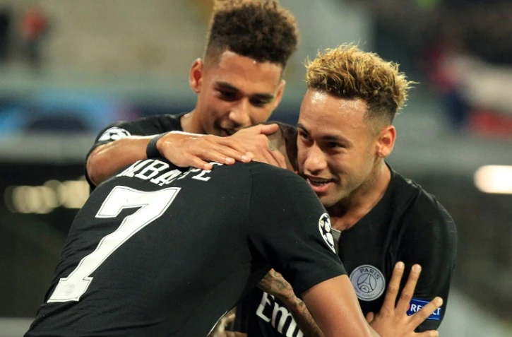 Le PSG a ouvert le score face à Naples grâce à son défenseur Juan Bernat, congratulé par ses coéquipiers, au stade San Paolo, le 6 novembre 2018