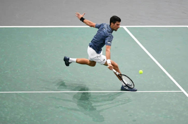 Le Serbe Novak Djokovic face au Portugais Joao Sousa lors du 2e tour du Masters 1000 de Paris, le 30 octobre 2018