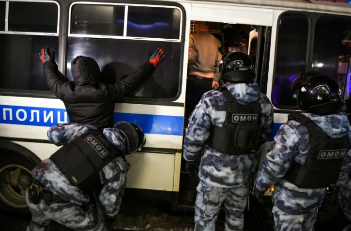 Arrestation de manifestants lors d'un rassemblement en soutien à l'opposant russe Alexeï Navalny emprisonné, le 3 février 2021 à Moscou