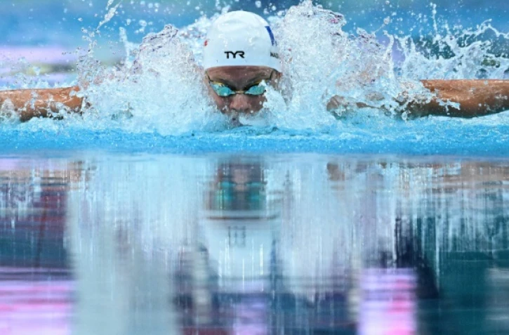 Léon Marchand lors de sa victoire en finale du 400 m 4 nages des Mondiaux de natation à Budapest le 18 juin 2022