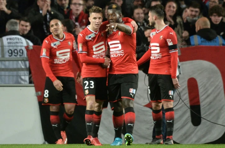 Les Rennais se congratulent après le but de Wahbi Khazri contre Marseille en Coupe de la Ligue, le 13 décembre 2017 au  Roazhon Park 