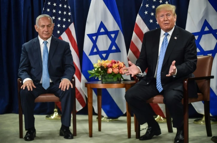 Le président des Etats-Unis, Donald Trump (à droite) au début d'une rencontre avec le Premier ministre israélien Benjamin Netanyahu, en marge de l'Assemblée générale de l'ONU, à New York, le 26 septembre 2018 