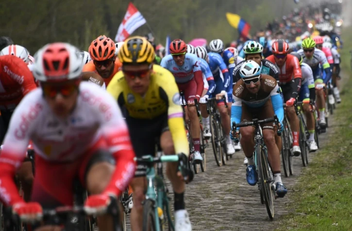 Le peloton lors de Paris-Roubaix 2019, le 14 avril