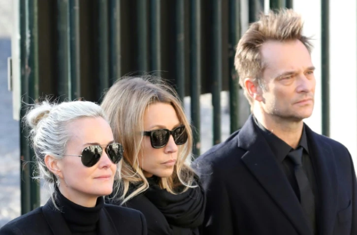 (de G à D): Laeticia Hallyday, Laura Smet et David Hallyday lors des funérailles du chanteur le 9 décembre 2017 à Paris