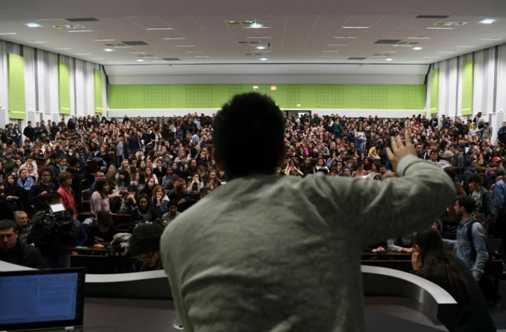 Des étudiants en assemblée générale à l'université de Nanterre, au nord de Paris, le 2 mai 2018