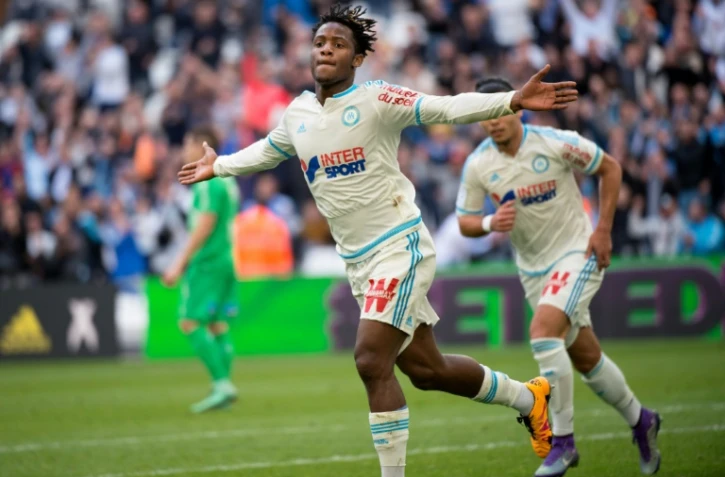 L'attaquant Michy Batshuayi inscrit le but de l'égalisation à la dernière seconde pour Marseille face à Saint-Etienne, le 21 février 2016 au Vélodrome