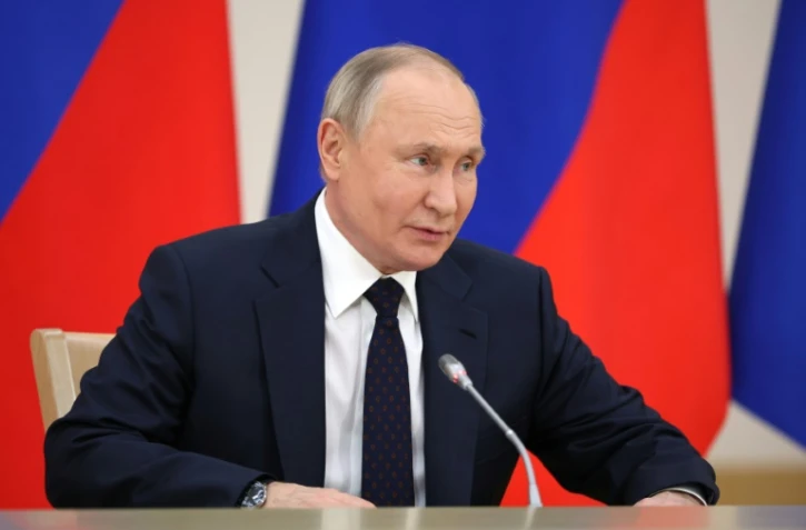 Le président Vladimir Poutine rencontre des juges de la Cour constitionnelle russe à Moscou, le 12 décembre 2023