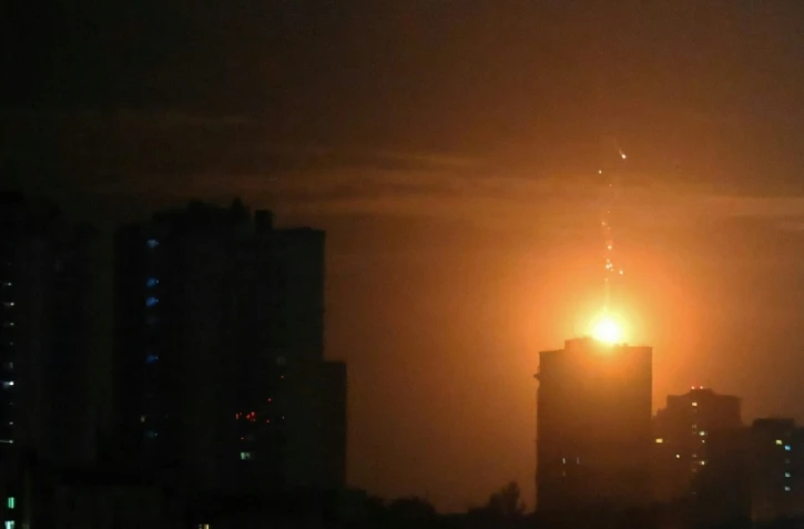 La défense aérienne ukrainienne abat un drone russe, le 10 juillet 2025 à Kiev