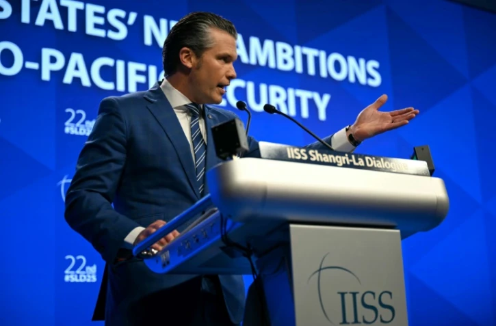 Le ministre américain de la Défense Pete Hegseth s'adresse au forum Dialogue Shangri-La sur la défense et la sécurité, le 31 mai 2025 à Singapour