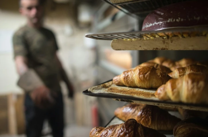 Jérôme Aucant, un ancien sans-abri, travaille dans sa boulangerie à Dole dans le Jura, le 23 mars 2016