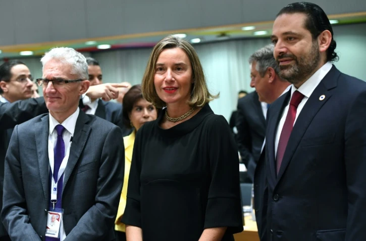 La cheffe de la diplomatie européenne Federica Mogherini (C), le chef de l'agence d'aide de l'ONU, l'UNOCHA, Mark Lowcock (G) et le Premier ministre libanais Saad Hariri participent à une conférence de donateurs pour les Syriens à Bruxelles, le 25 avril 2018