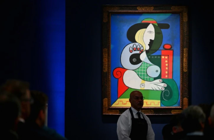 Le tableau "Femme à la montre" de Pablo Picasso lors de sa mise aux enchères chez Sotheby's à New York, le 8 novembre 2023