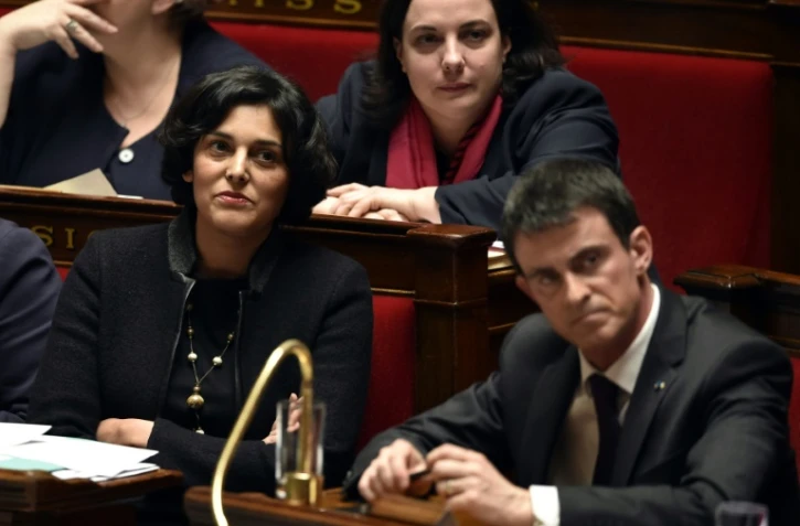 La ministre du Travail Myriam El Khomri et le Premier ministre Manuel Valls lors des questions au gouvernement le 30 mars 2016 à l'Assemblée nationale à Paris