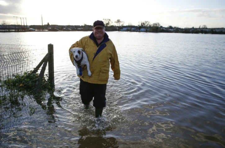 Une rue inondée à Cléon, près de Rouan, le 1er février 2018