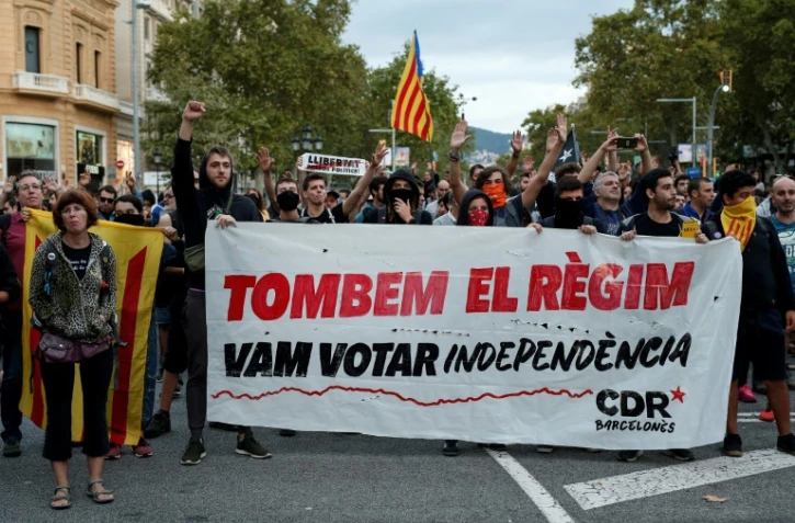 Des Catalans indépendantistes manifestent lundi 1er octobre, à l'occasion du premier anniversaire du référendum sur l'indépendance de la région espagnole