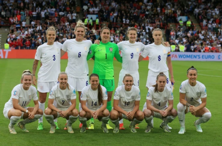 L'équipe d'Angleterre pose avant la demi-finale de l'Euro contre la Suède, le 26 juillet 2022 à Sheffield