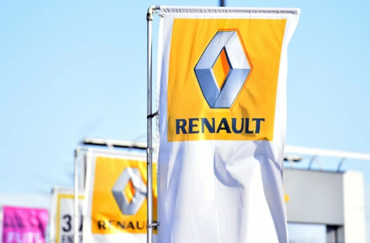 Drapeaux à l'emblème de Renault, le 15 janvier 2016 à Saint-Herblain, dans l'ouest de la France