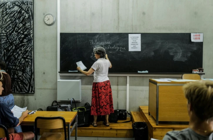Plus de 4.000 postes n'ont pas été pourvus cette année aux concours enseignants, selon des chiffres publiés jeudi, confirmant des difficultés de recrutement inédites