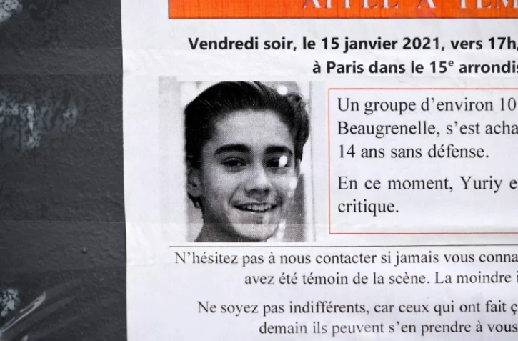 Un appel à témoins affiché dans le quartier de Beaugrenelle, à Paris, le 28 janvier 2021