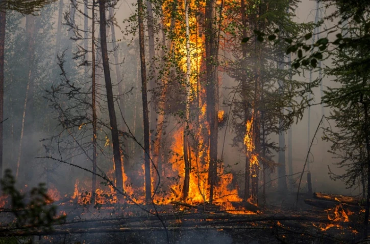 Un incendie de forêt près du village de Byas-Kyuel, dans le nord-est de la Sibérie, en Russie, le 26 juillet 2021