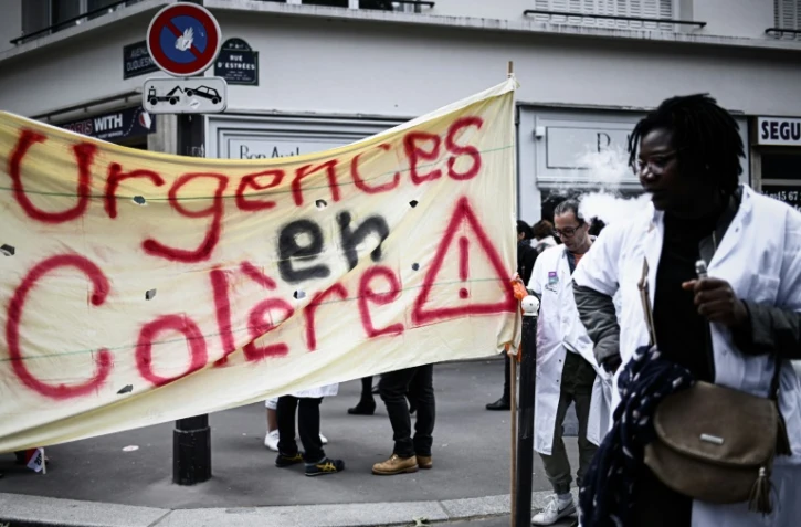 Des personnels des urgences manifestent le 11 juin 2019 à Paris
