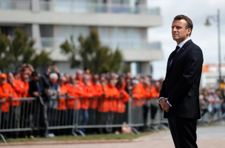 Le président Emmanuel Macron aux Sables d'Olonne à l'occasion d'une cérémonie en mémoire des trois sauveteurs de la SNSM morts en portant secours à un chalutier, le 13 juin 2019 