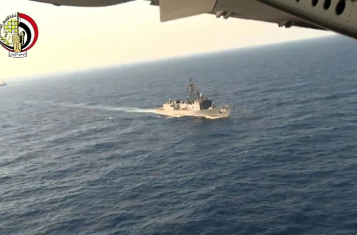Capture d'écran d'une video du ministère égyptien de la Défense des recherchesde l'A320 le 20 mai 2016 en Méditerranée  