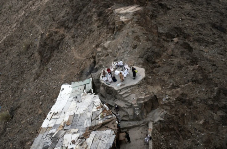 Des fidèles musulmans prient lors d'un pélerinage à "la Montagne de la lumière", le 19 septembre 2015 dans la périphérie de La Mecque, en Arabie Saoudite