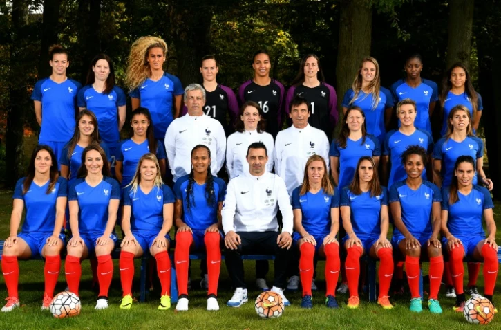 L'équipe de France féminine, l'entraîneur Olivier Echouafni et son encadrement, le 18 octobre 2016 à Clairefontaine