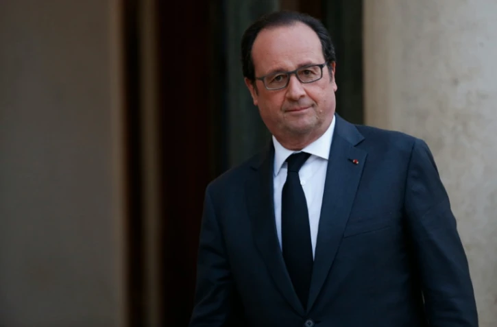 Le président François Hollande sur le perron de l'Elysée le 13 avril 2016 à Paris
