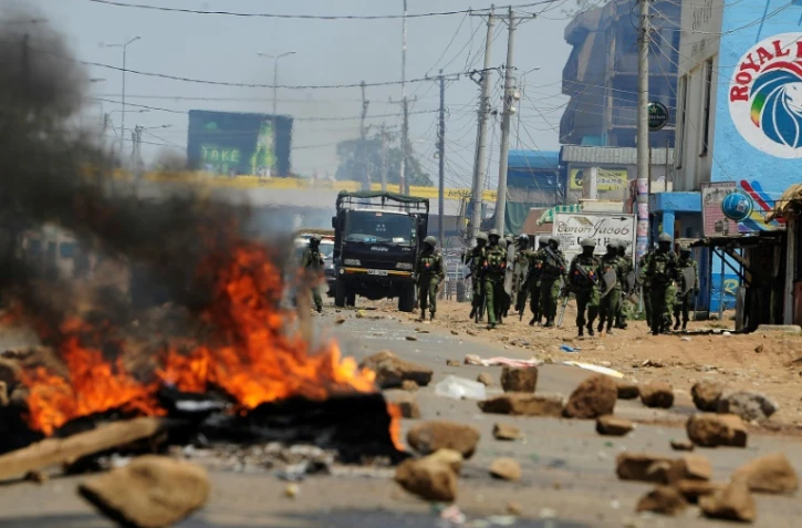 Des barricades brûlent à Kisumu, au Kenya, le 9 août 2017